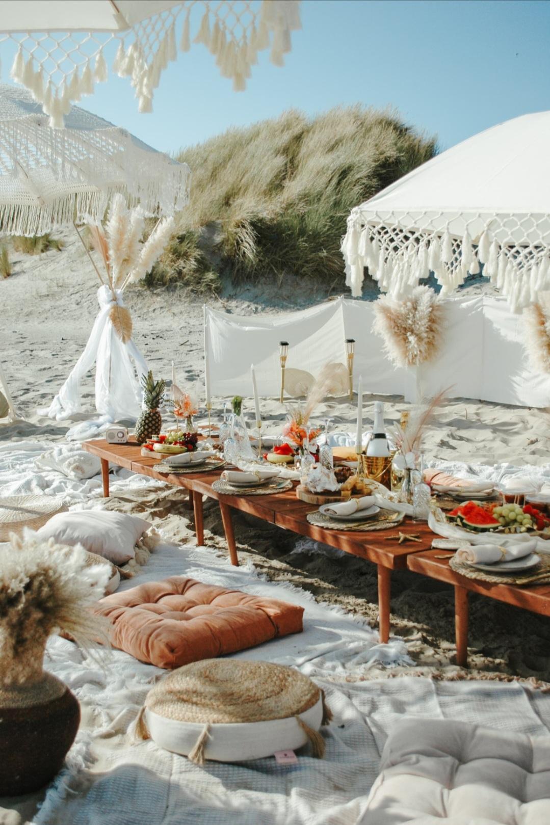 Velvet Decor luxe strandpicknick setup